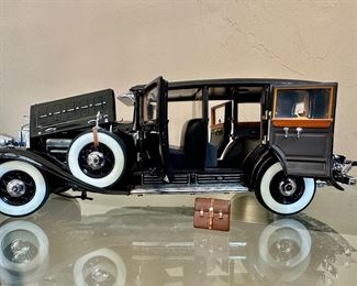 #2 Franklin Mint ( FM)
1930 Cadillac - V-16 Imperial Sedan
$35