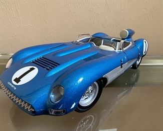 #17 Auto Art
1957 Corvette SS
$95