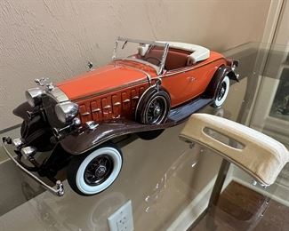 #18 Danbury 
1932 Cadillac V-16 Roadster with top
$100