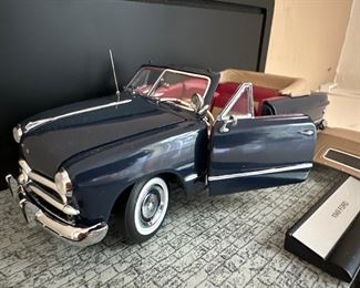 #83 Franklin Mint
1949 Ford Convertible 
$25