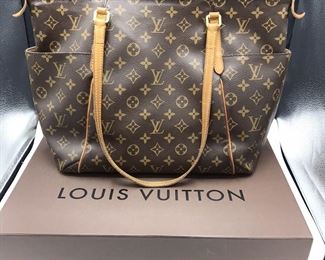 Louis Vuitton Totally $350