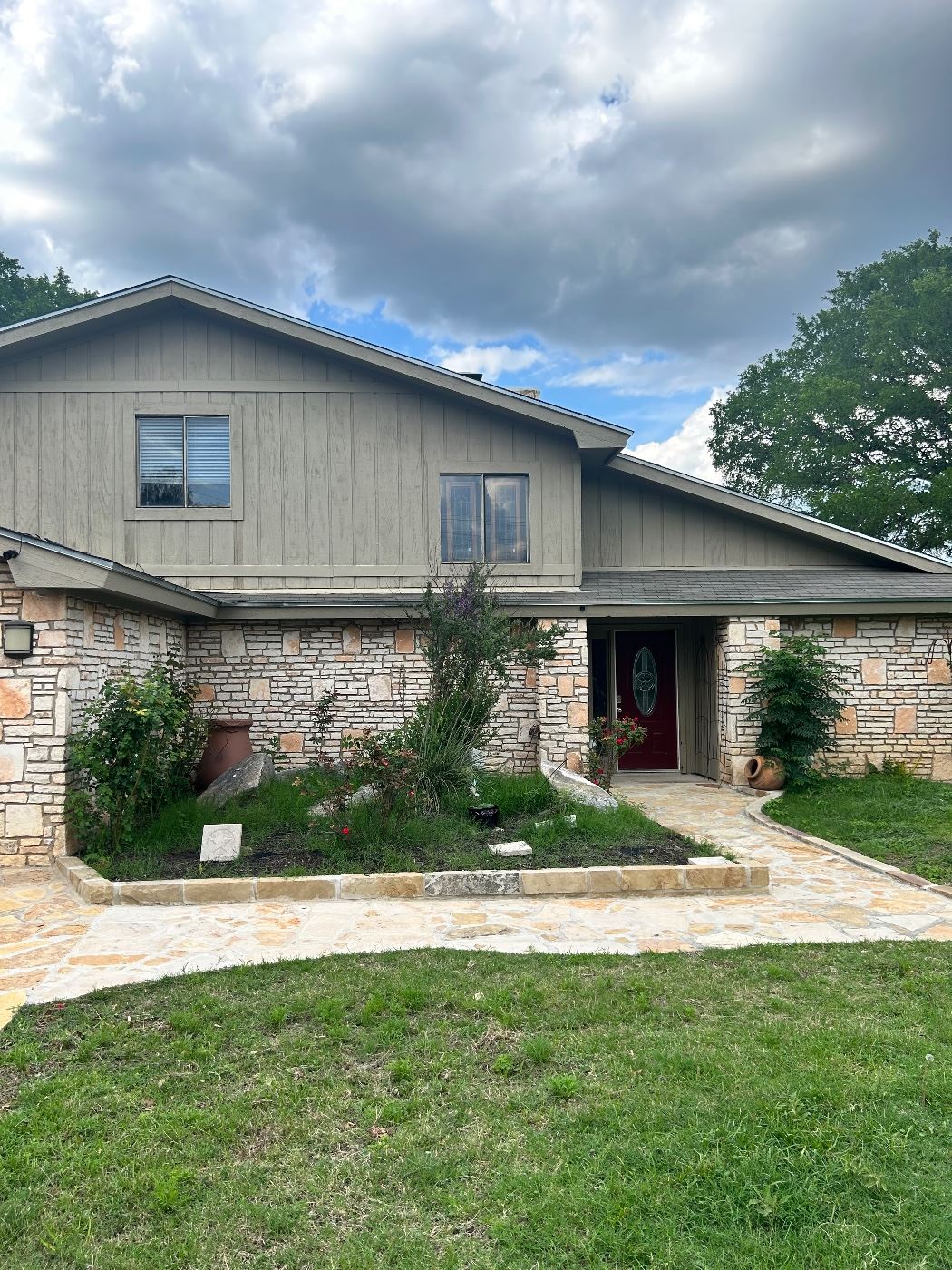 Golden Girls Estate Sale in Ingram, TX starts on 6/9/2023