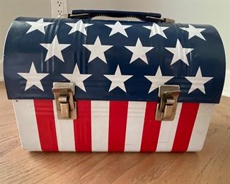 Vintage 1970s Aladdin Industries Stars & Stripes American Flag Lunchbox. Photo 1 of 2.