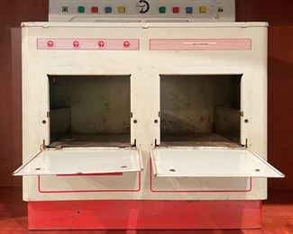 Vintage Wolverine Play Oven. Photo 2 of 2.