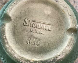 Vintage Shawnee Vase with Fluted Rim. Photo 3 of 3.