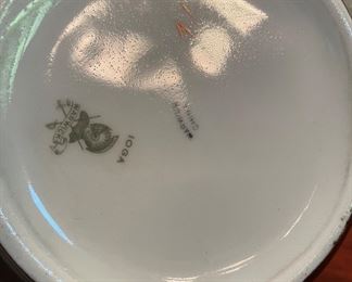 19th Century Warwick Ioga Indian Fave Tobacco Lidded Tobacco Jar. Photo 2 of 2.