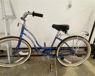 Vintage Schwinn Cruiser.