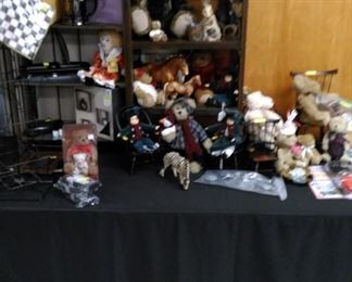 Collection of bears (Boyd's, etc.)