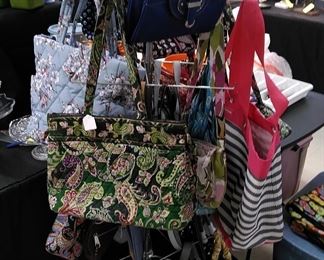 Many purses for your wardrobe 