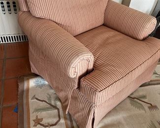 DECORATOR CUSTOM UPHOLSTRY CHESTERFILED ARMS CHAIR
