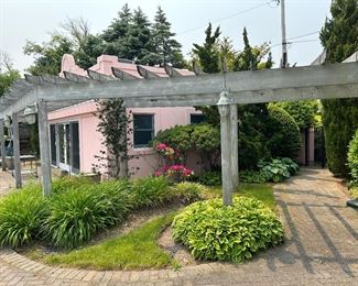 CUSTOM BULIT OUTDOOR PERGOLA-ARRIVE WITH HELPERS AND YOUR TRUCK TO REMOVE! OUT DOOR SHRUBERY