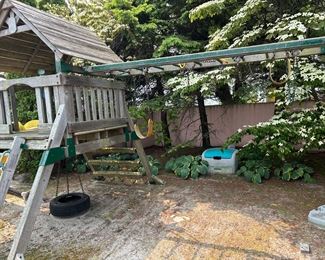 CUSTOM BUILT OUTDOOR TREE HOME