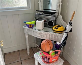 INDOOR WICKER VANITY WITH MATCHNG CHAIRS