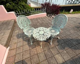 VINTAGE WROGHT IRON BISTRO SET