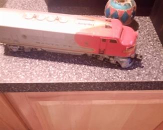 LIONEL TRAIN ENGINE VINTAGE