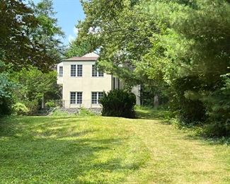 FROM UPPER LADUE RD WHERE PARKING IS, YOU'LL WALK ONTO THE PROPERTY AND UP THE LAWN TO THE HOUSE