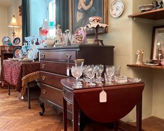 Lovely vintage mahogany Pembroke table