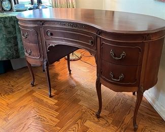 Beautiful antique French style kidney shaped desk