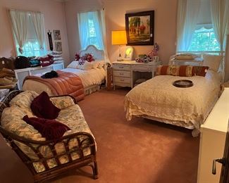 Another bedroom with twin beds