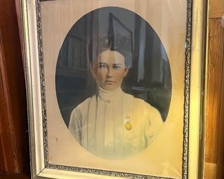 BEAUTIFUL ANTIQUE PHOTOGRAPH WITH HAND PAINTED HIGHLIGHTS