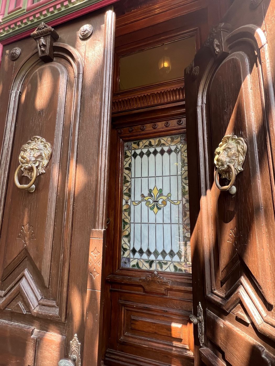 DAVIS PLACE ESTATE SALES in Saint Louis, MO starts on 7/8/2023