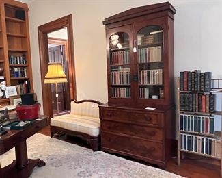 BEAUTIFUL ANTIQUE SECRETARY/BOOKCASE WITH WRITING DESK IN TOP DRAWER