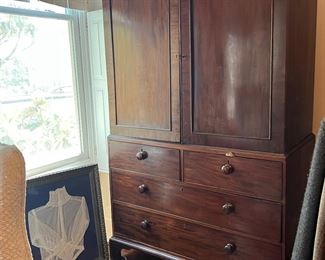 SUPERB ANTIQUE LINEN PRESS