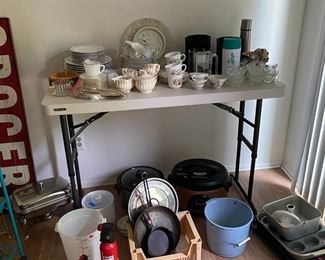 china, baking pans, decor, all kitchen items