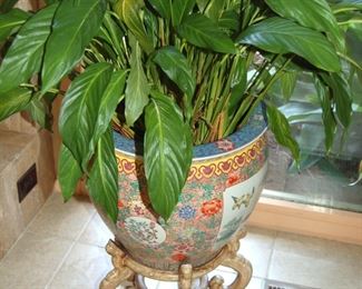 Porcelain fish bowl on stand