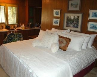 King-size bed and linens