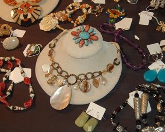 Mother-of-pearl necklace