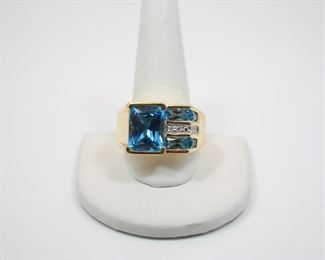18K Yellow Gold Aqua and Diamond Ring