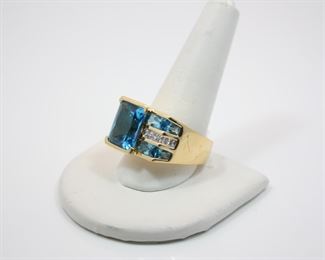 18K Yellow Gold Aqua and Diamond Ring