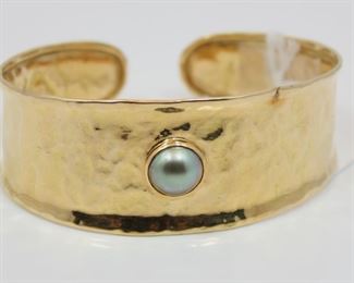 18K Yellow Gold Cuff Bracelet with Pearl (15.3g)