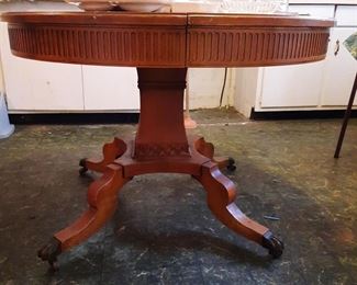 round maple table
