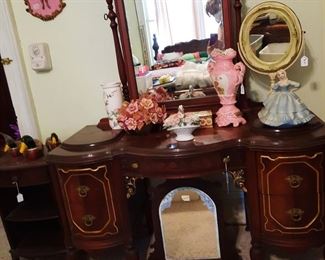 vanity and mirror, beautiful detail