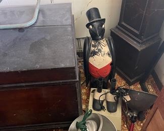 Old Crow Figure pulled by the family 