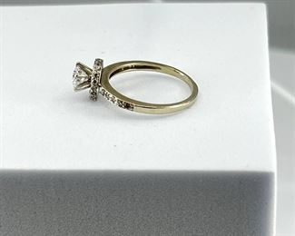 18K white gold, Round Engagement Ring with Diamond. 4.7 gr. $765.-