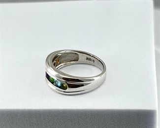 18K white gold ring with colorful stone. 4.00gr $220.-