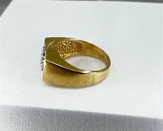 14K yellow gold ring for Men with Diamonds. 11.00gr. $500.-