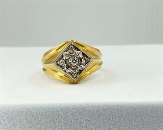 14K yellow and white gold ring 4 Square shape with Diamonds. 8.20 gr. 375.-