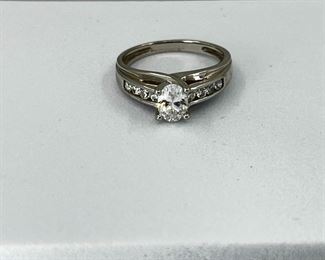 14K white gold Engagement Ring One CZ Round shape Diamond. 4.30 gr. $ 200.-