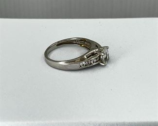 14K white gold Engagement Ring One CZ Round shape Diamond. 4.30 gr. $ 200.-