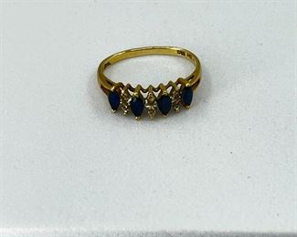14K yellow gold ring with blue sapphire and diamonds. 2.8 gr. $130.-