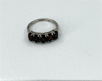 14K white gold ring with black stones. 2.7 gr. $125.-
