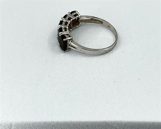 14K white gold ring with black stones. 2.7 gr. $125.-