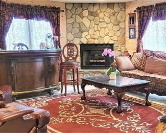 LOTS OF HOME DECOR & FURNISHINGS AT THIS LOVELY HEWLETT HOME