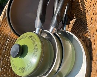 Retro Pots & Pans 