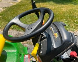 John Deere LT133 Riding Lawn Mower 