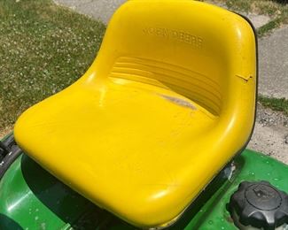 John Deere LT133 Riding Lawn Mower 